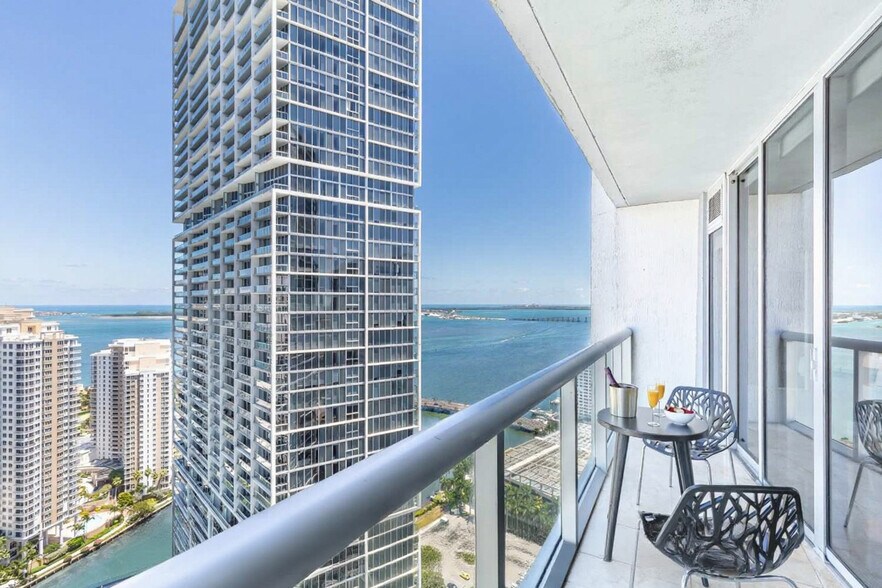 Building Photo - 485 Brickell Ave