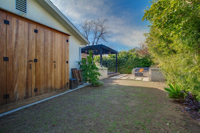 Building Photo - 12945 Welby Way