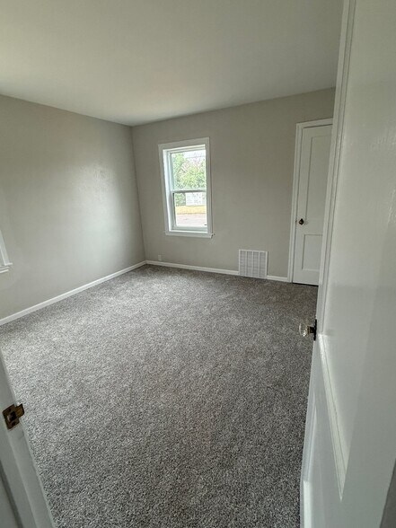 Building Photo - 138 W Laurel Ave