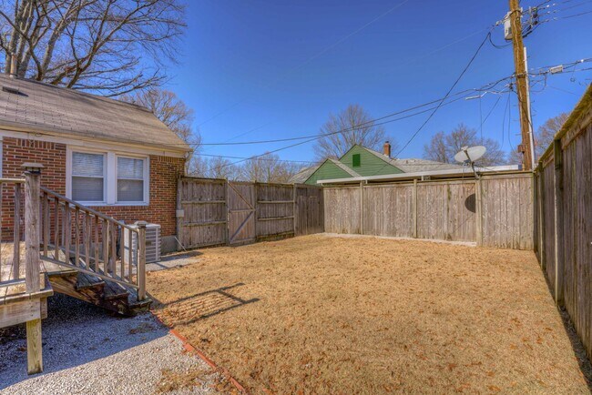 Building Photo - Beautifully renovated duplex in High Point Terrace!