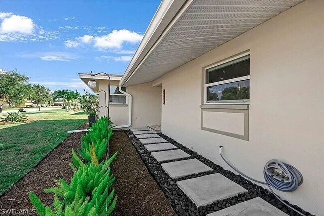 Building Photo - 2635 SE 18th Pl