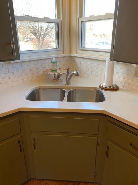 Building Photo - 4509 N Rockwell Ave