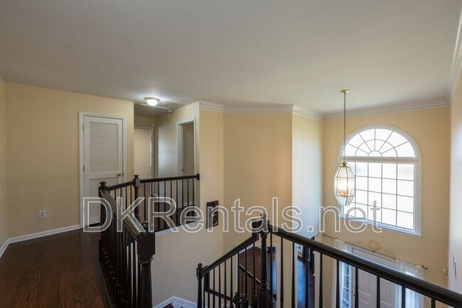 Building Photo - 2433 Gablewood Dr NE