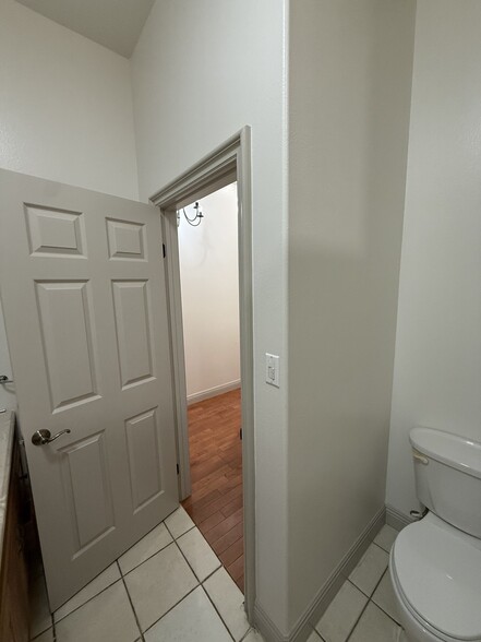 Building Photo - 1645 W 36th Pl