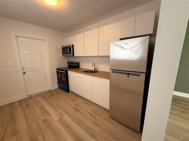 Building Photo - 1300 NE 110th St