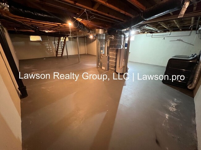 Building Photo - Three Bedroom Home - Convenient Location!