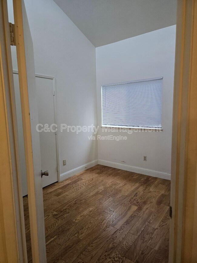 Building Photo - 3939 Madison Ave