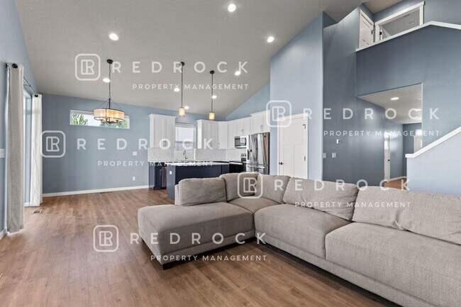 Building Photo - 1725 N Meyers Ct