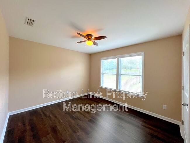 Building Photo - 815 Sarah Laura Ln