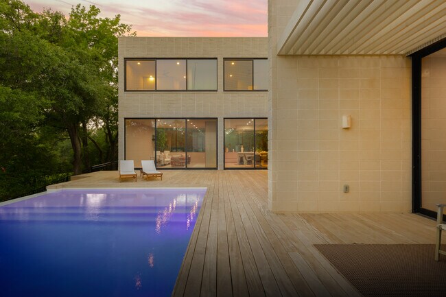 Building Photo - 5205 Scenic View Dr