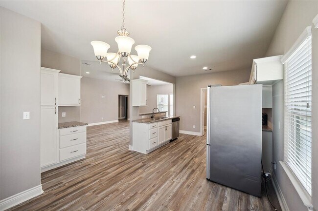 Building Photo - 14103 Overstreet Dr
