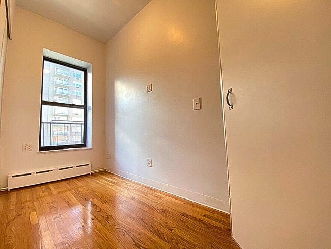 Building Photo - 14 St Marks Pl