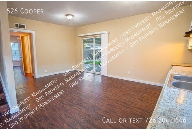 Building Photo - 526 Cooper-