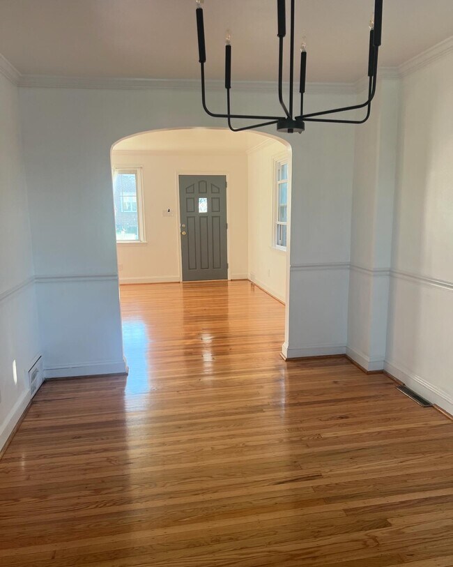 Building Photo - 1119 Cobbs St