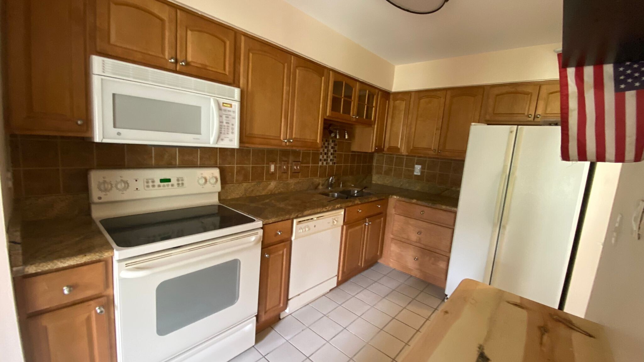 Building Photo - 30535 W 14 Mile Rd