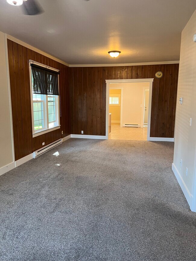 Living room to kitchen - 418 E Reid Ave