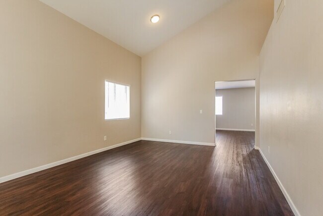 Building Photo - 5564 S 240th Dr