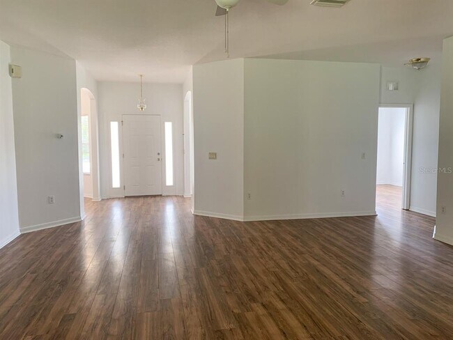 Building Photo - 9 Royal Palm Ln