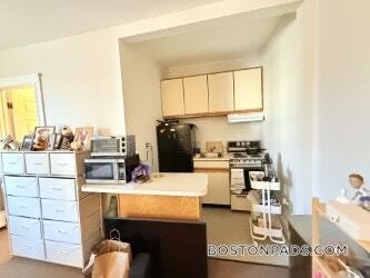 Building Photo - 833 Beacon St