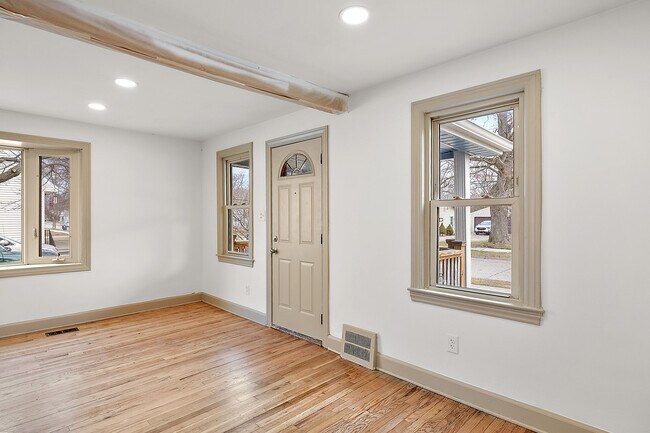 Building Photo - 3129 Prairie Ave