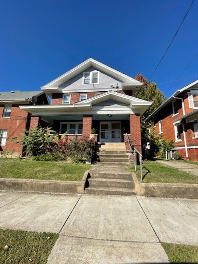 Primary Photo - 303 Park Avenue