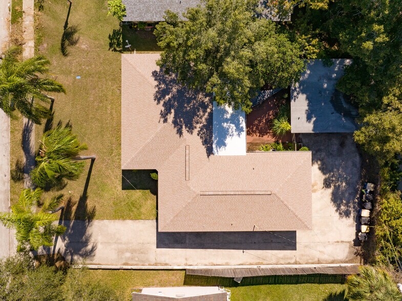 Building Photo - 24 N Hillcrest Ave