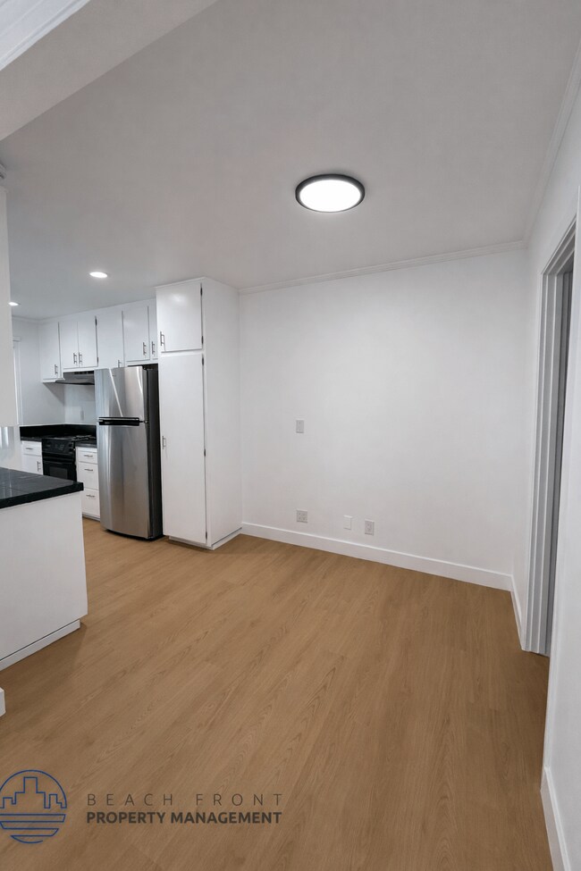 Building Photo - 442 Newport Ave.