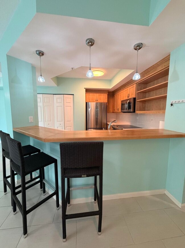 Building Photo - 630 S Sapodilla Ave