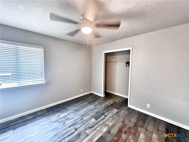 Building Photo - 2141 Sinclair Dr
