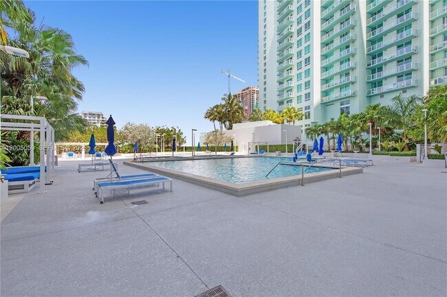 Building Photo - 1800 N Bayshore Dr