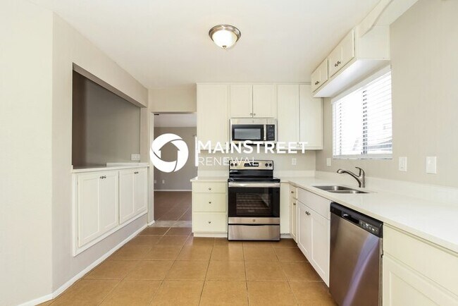 Building Photo - 4 Bedroom Pet-Friendly Home in PEORIA, AZ ...