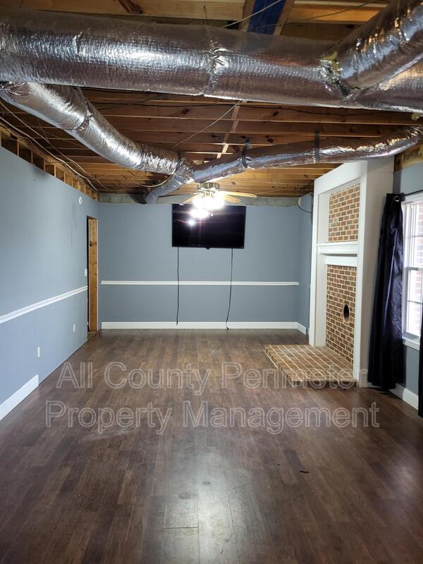 Building Photo - 653 Glenn Gee Rd