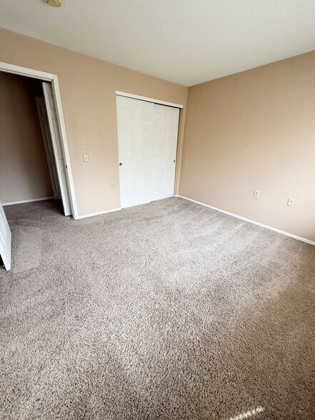 Building Photo - 621 Virginia St