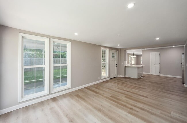Building Photo - 90 Shaw Ln