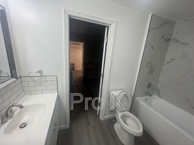 Building Photo - 902B S Moffet Ave
