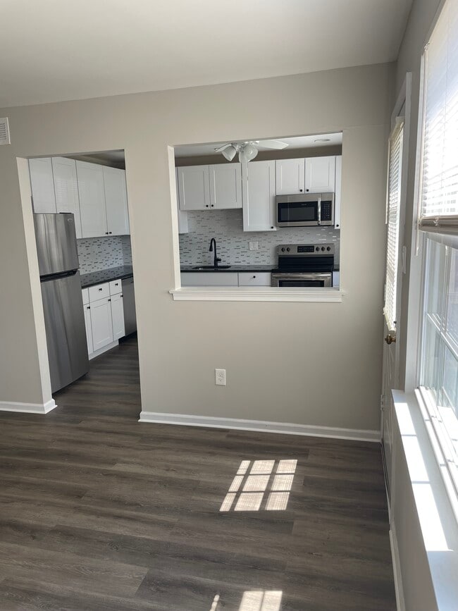 Building Photo - 30 Greensward Ln