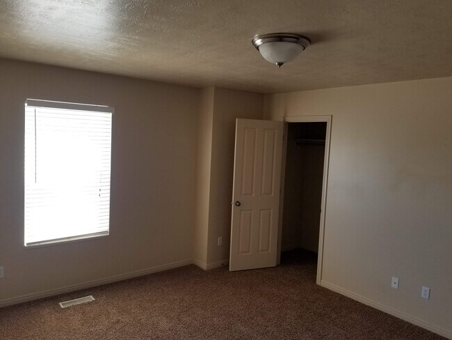 Building Photo - 550 Pheasant Ridge Dr