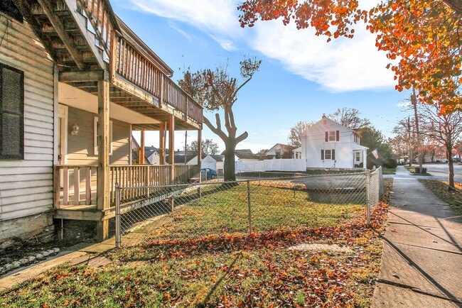 Building Photo - 366 High St