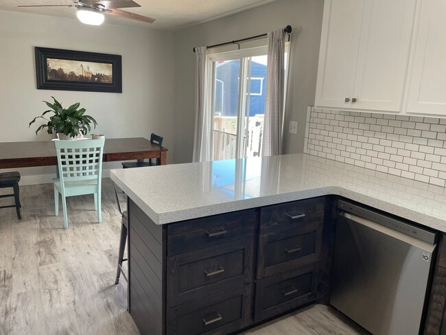 Building Photo - 1011 W 600 S