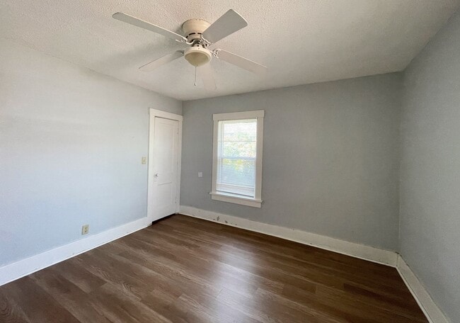 Building Photo - 2-Bedroom Bungalow
