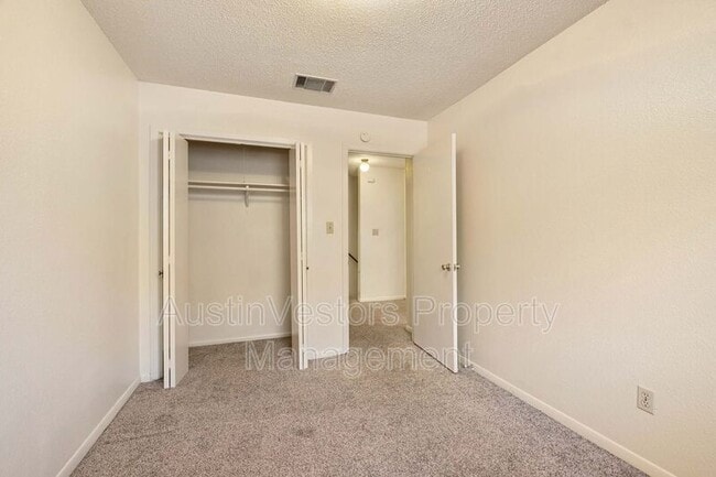 Building Photo - 115 S Frio St