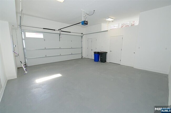 Building Photo - 11 Vela Way