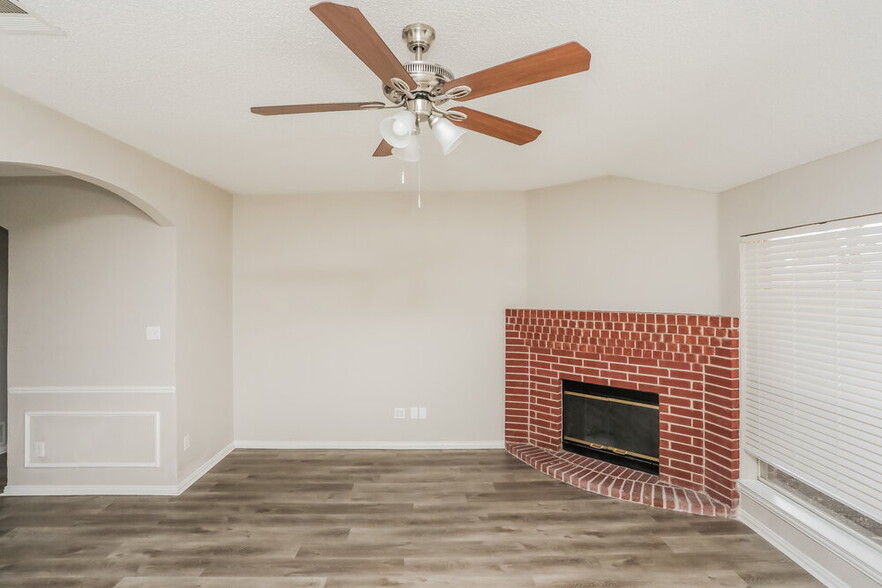 Building Photo - 1809 Clayton Dr