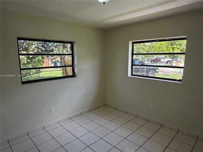 Building Photo - 10375 SW 152nd Terrace