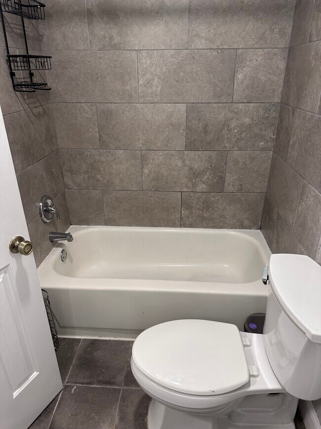 Building Photo - 2041 Greenwood Plz SW