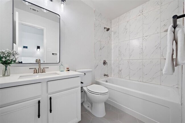 Building Photo - 22823 Tara Way Dr