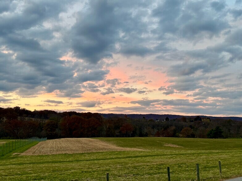 Beautiful sunets - 5163 Whitethorne Rd