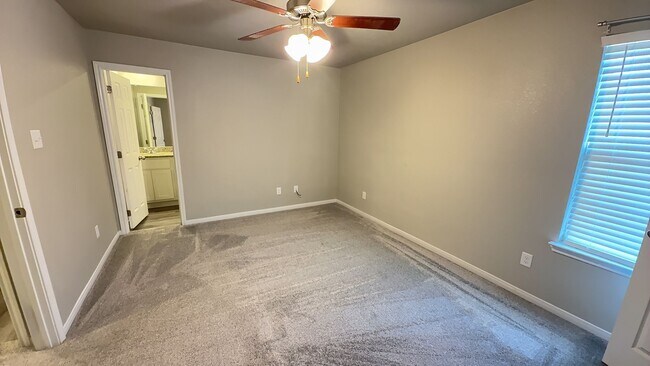 Building Photo - 1604 Pontotoc Trce