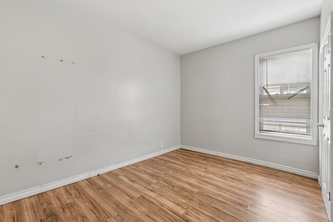 Building Photo - 344 Jencks St