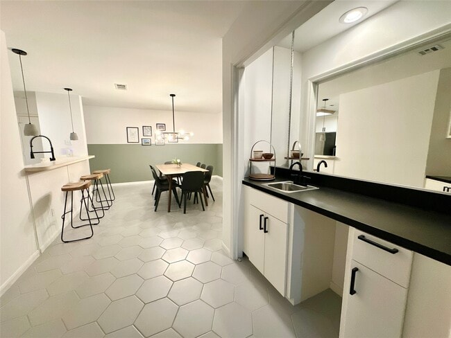 Building Photo - 2607 Rice Boulevard